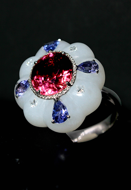 藍(lán)寶白玉戒指